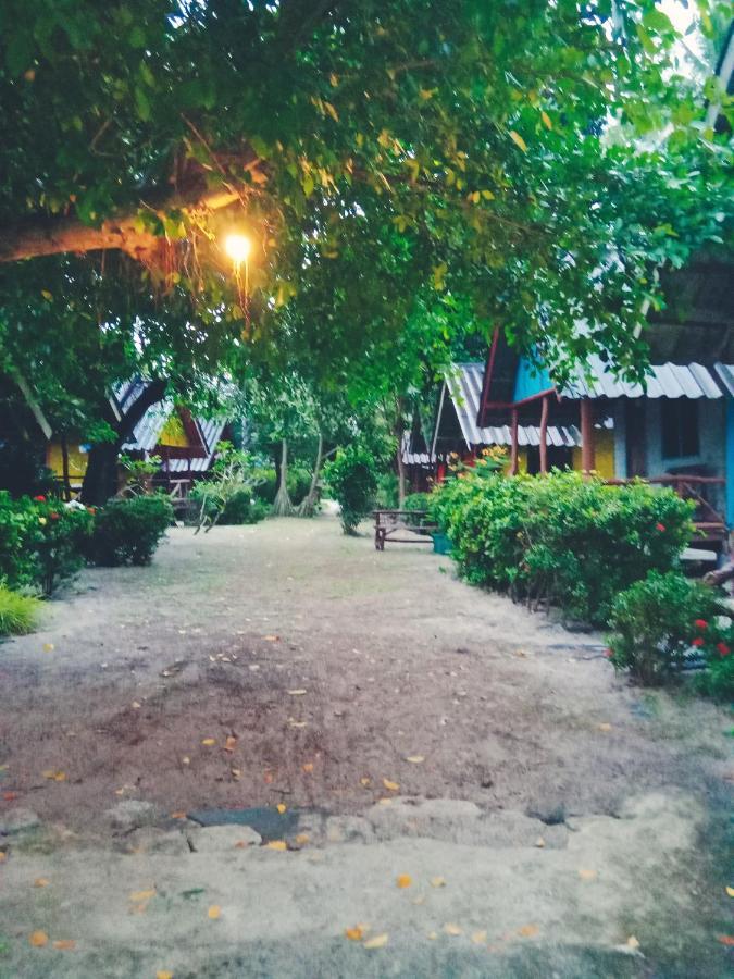 Breizh Cape Beach Bungalows Koh Lanta Exterior photo