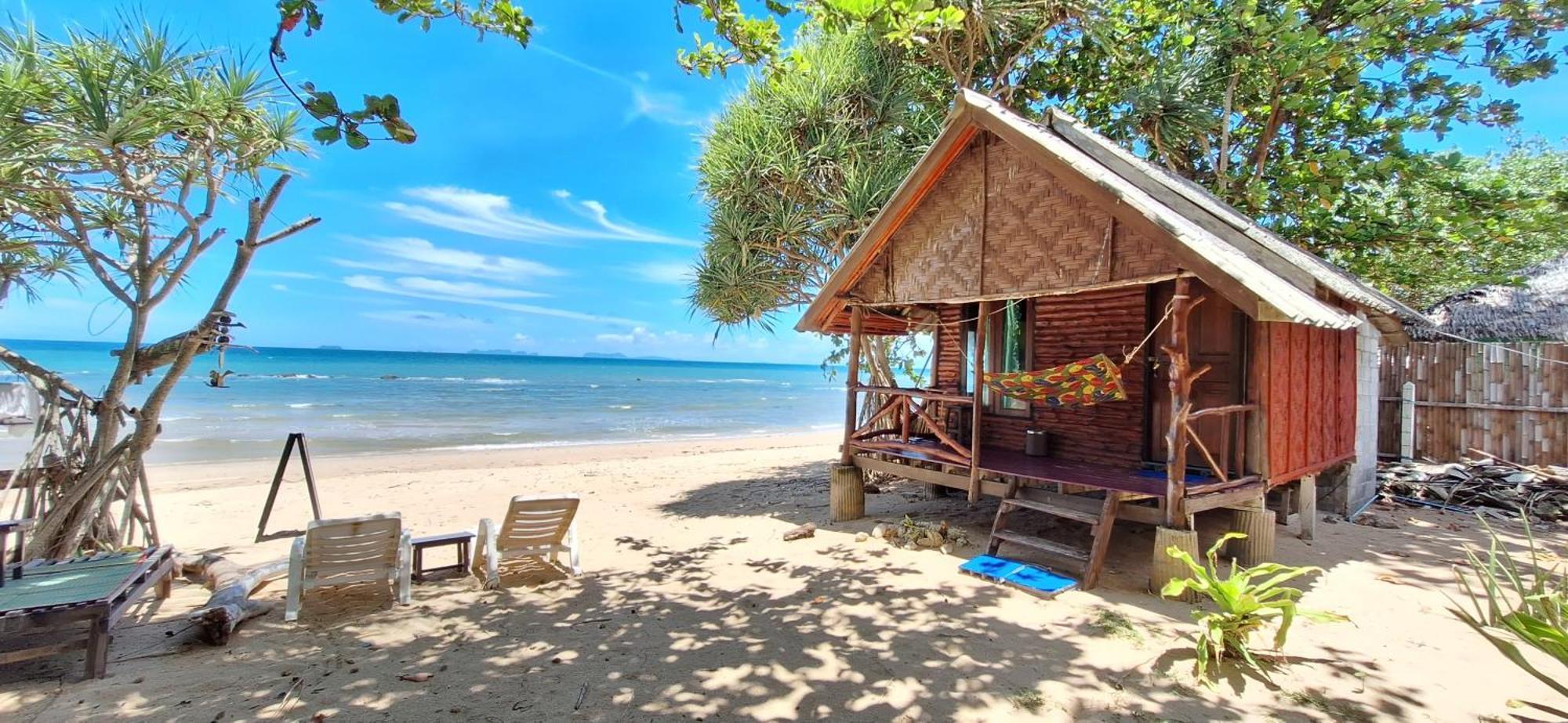 Breizh Cape Beach Bungalows Koh Lanta Exterior photo