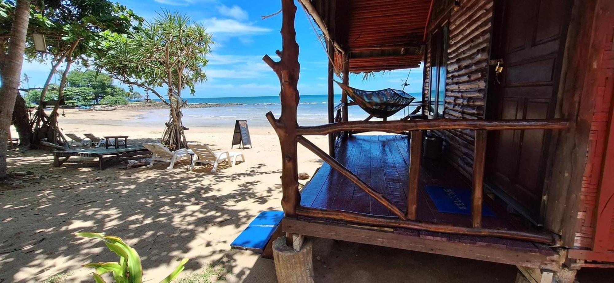 Breizh Cape Beach Bungalows Koh Lanta Exterior photo